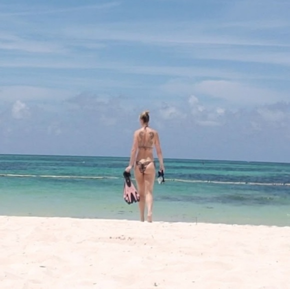 Tees, bikinis, and tropical places, oh my! - Picture 2 of 3